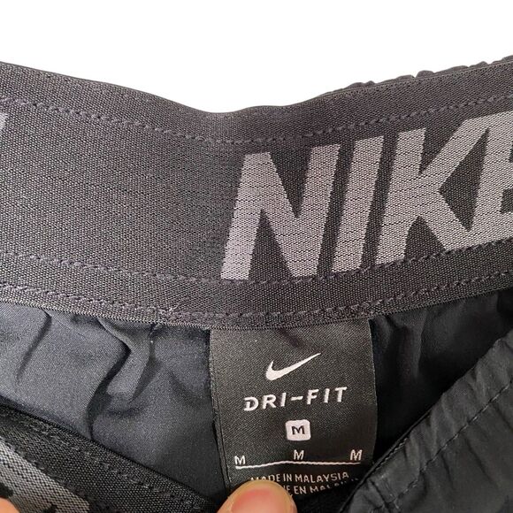 Nike Dri Fit Running Shorts Men M Black Inseam 8" Lightweight Packable Gym - Picture 3 of 7